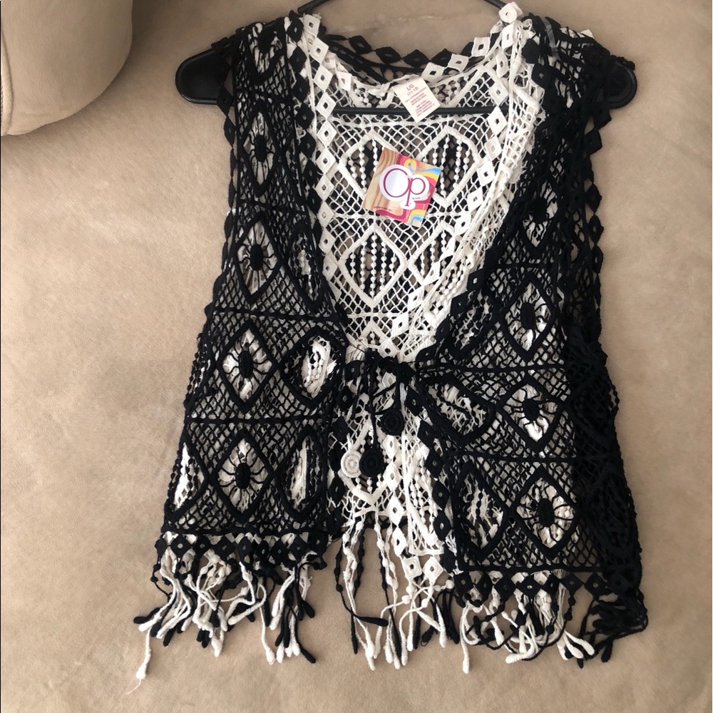Women’s Macrame Vests - Picture 1 of 4